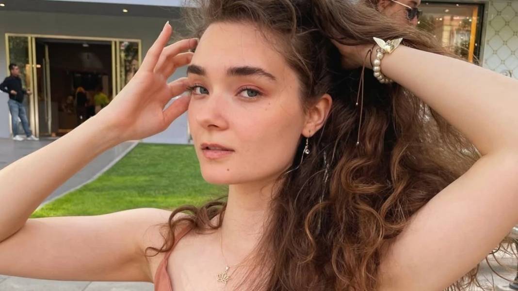 Bez Bebek’in Özge’si Sibel Kasapoğlu’nun değişimi olay oldu: Genç oyuncunun son hali sosyal medyada hayran bıraktı 6